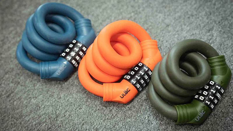 Смотреть видеообзор Велосипедный замок Ulac 1970 Memory Cable Lock Combo Orange